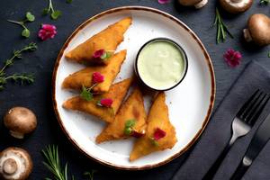 Mushroom And Goat Cheese Samosa (5 Pcs)
