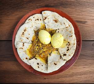 Kai pathiri (8 slices) with egg roast (2 eggs)