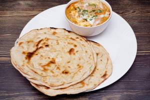 Kadai Paneer With 1 Butter Naan And 1 Laccha Paratha