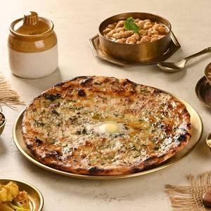 Paneer Pyaaz Kulcha - 1pcs