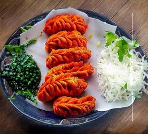 Peri peri momos [chicken]                                                      