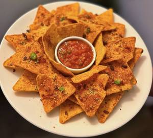 Seasoned Nachos With Dip