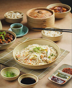 Classic Chicken Hakka Noodles