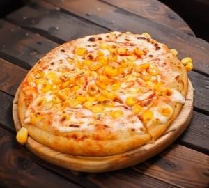 Cheese and corn pizza