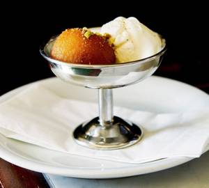 Gulab Jamun With Ice Cream