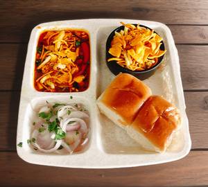Mumbaiya Missal Pav + Salad + Pickle