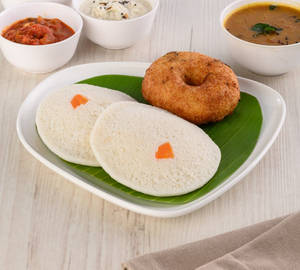 Idli [2 Pieces] And Vada [1 Piece]