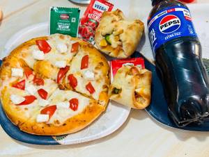 Cheese Tomato Paneer Pizza  7'' With Pepsi 400ml