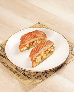 Guntur Chilly Spiced Chicken Croissant Sandwich