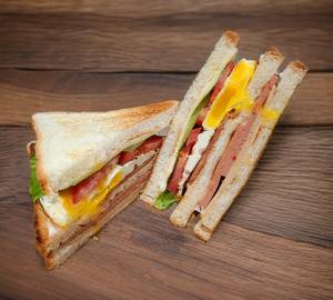 Chicken Club Sandwich (Ham+Salami+Bacon+Egg)