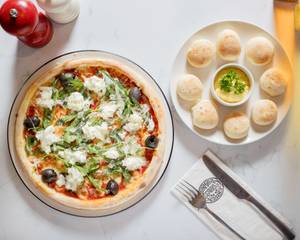 Pizza And Starters Combo (Veg)