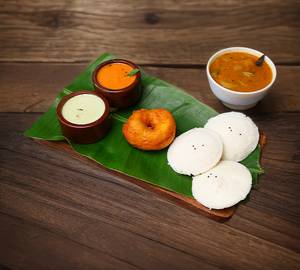Idli Vada (3 Idli, 1 Vada)
