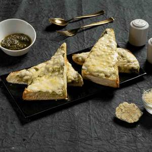 Pesto Cheesy Garlic Bread