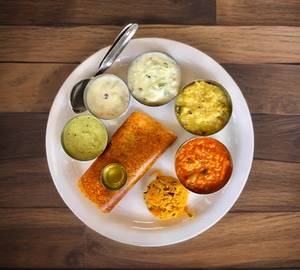 2 Crispy Masaladosa + 3 ulunthuvadai+2 Idly