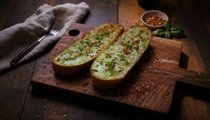 Herb Cheese Chilli Bread