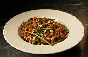 Mixed Seafoods Pad Thai Noodles (rice Stick)