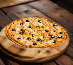 Supreme chicken bite pizza