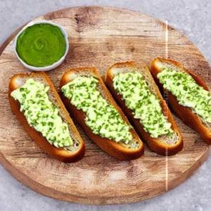 Pesto club toast