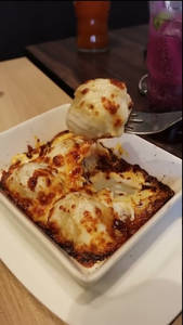 Classic Mutton Cheese Momos (8 Pcs)