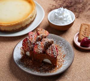 Lotus Biscoff & Strawberries Cheesecake - Small