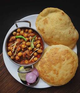 Chole Bhature(2pcs)