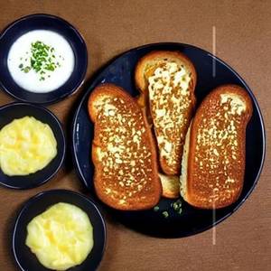 Club cheese toast