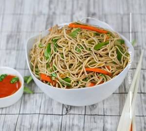 Veg hakka noodles