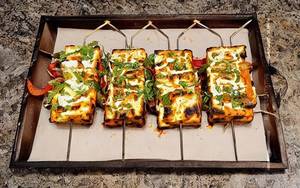 Paneer Tikka Garlic Bread