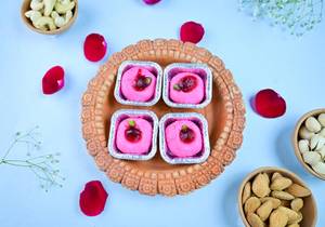 Strawberry Sandesh [4pcs]