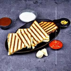 Plain cheese grilled sandwich