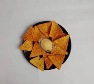 Nachos With Cheese Dip