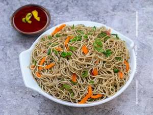 Egg Hakka Noodles