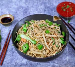 Chicken hakka noodles