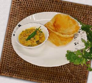 Aloo puri [4 puri]