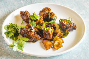 Chilly Chicken (8pcs)