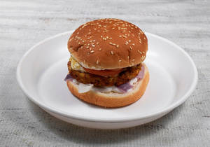 Achari Paneer Burger