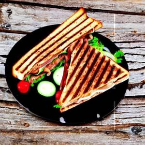 Grilled beef sandwich