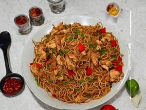 SCHEZWAN  CHICKEN NOODLES 