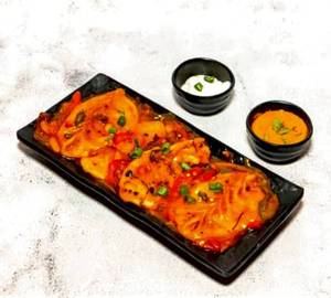 Gravy momos ( 6 pcs )