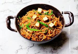 Paneer hakka noodles