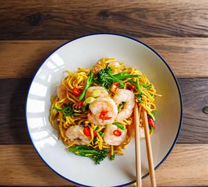 Schezwan prawn noodles
