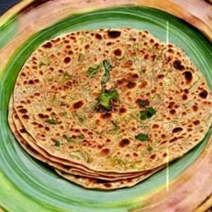 Rajasthani Lal Mirchi Ka Paratha
