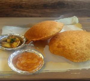 2 Plate Kachori(4 Pcs) With three Sabzi (aloo+cholay+sitafal and salad) + 250 Gm Jalebi