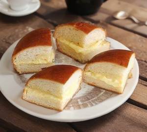 Cream coconut bun