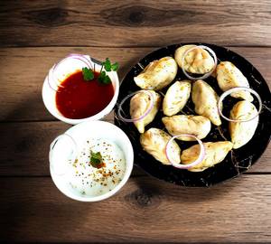 Steamed paneer momos ( 8 pcs )