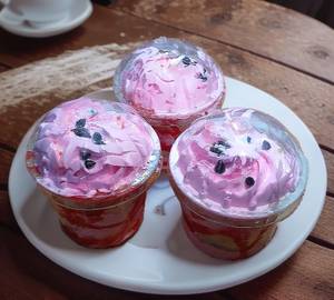 Mousse Strawberry Rich Cream Cake