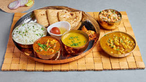Veg Big Boss Tiffin Thali