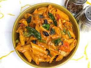 Veg Tangy Red Sauce Pasta
