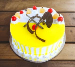 Creamy pineapple cake