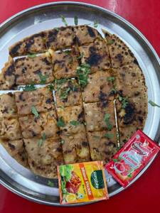Aloo Paratha With Curd & Pickle